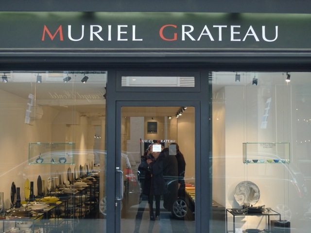 Muriel-Grateau11 The very subtle store front of Muriel Grateau at 37, rue de Beaune.