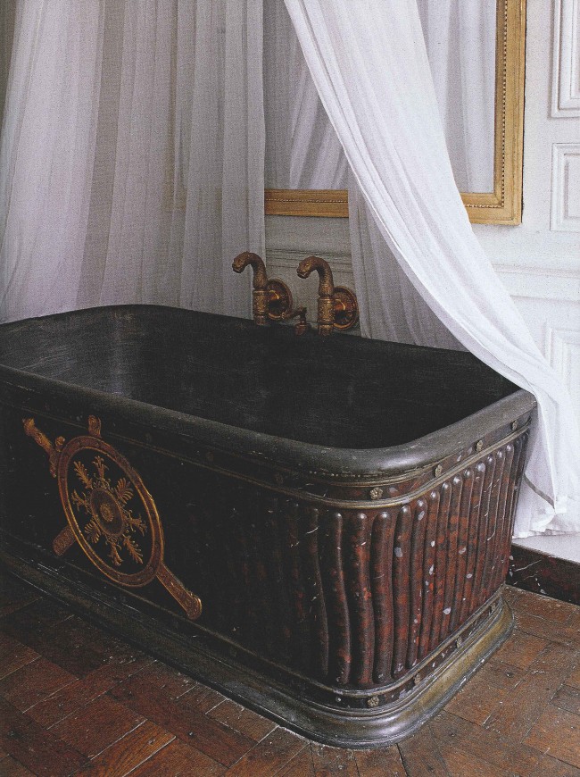 Empire Splendor bathtub_p.173 A page from the French Empire style. A bathtub for Napoleon.