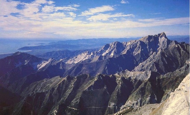 Apuan Alps2 The Apuan Alps in all their majesty.
